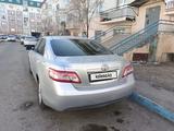 Toyota Camry 2010 года за 7 200 000 тг. в Атырау – фото 2