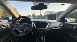 Hyundai Solaris 2021 года за 6 999 999 тг. в Петропавловск – фото 3