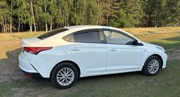 Hyundai Solaris 2021 года за 6 999 999 тг. в Петропавловск – фото 2