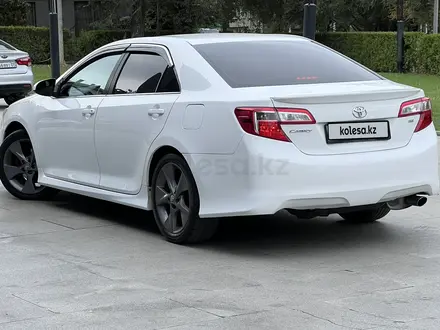 Toyota Camry 2014 года за 8 000 000 тг. в Алматы – фото 34