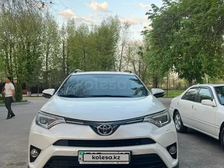 Toyota RAV4 2019 года за 13 000 000 тг. в Алматы