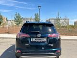 Toyota RAV4 2018 года за 13 100 000 тг. в Астана – фото 4