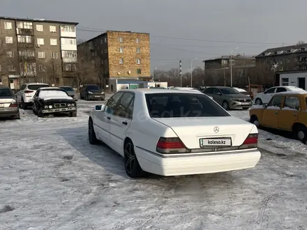 Mercedes-Benz S 500 1995 года за 2 850 000 тг. в Караганда – фото 4