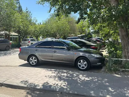 Toyota Camry 2003 года за 6 500 000 тг. в Актобе – фото 2