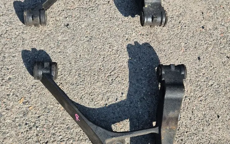 Нижний рычаг на Cadillac Escalade 2 за 40 000 тг. в Алматы