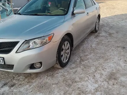 Toyota Camry 2011 года за 6 200 000 тг. в Уральск – фото 2