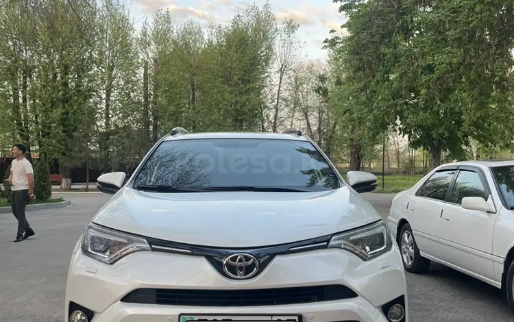 Toyota RAV4 2019 года за 13 700 000 тг. в Алматы