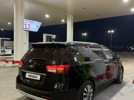 Kia Carnival 2016 года за 11 900 000 тг. в Алматы – фото 3