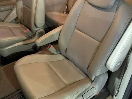Kia Carnival 2016 года за 11 900 000 тг. в Алматы – фото 14