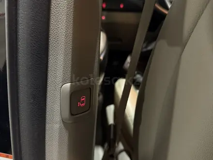 Kia Carnival 2016 года за 11 900 000 тг. в Алматы – фото 21