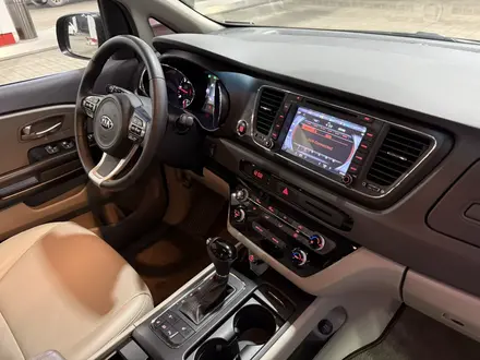 Kia Carnival 2016 года за 11 900 000 тг. в Алматы – фото 7
