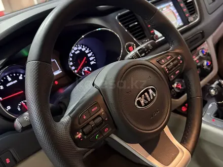 Kia Carnival 2016 года за 11 900 000 тг. в Алматы – фото 8