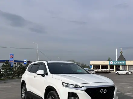 Hyundai Santa Fe 2019 года за 13 700 000 тг. в Алматы