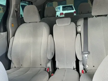 Toyota Sienna 2013 года за 12 000 000 тг. в Атырау – фото 15