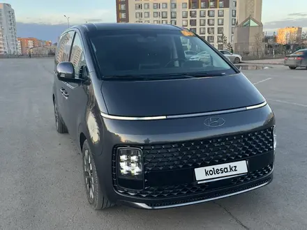 Hyundai Staria 2023 года за 21 300 000 тг. в Астана