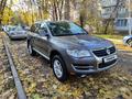 Volkswagen Touareg 2007 годаfor6 750 000 тг. в Алматы – фото 3