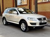 Volkswagen Touareg 2008 года за 7 500 000 тг. в Астана – фото 3