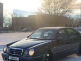 Mercedes-Benz E 320 1997 года за 3 300 000 тг. в Караганда – фото 2