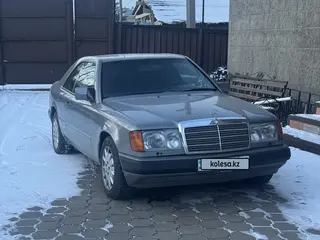 Mercedes-Benz E 230