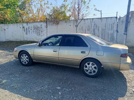 Toyota Camry 1997 года за 3 000 000 тг. в Шымкент – фото 2