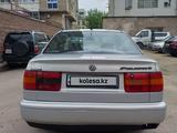 Volkswagen Passat 1996 года за 2 200 000 тг. в Астана – фото 5