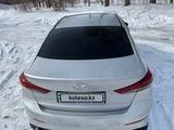 Hyundai Elantra 2018 года за 7 730 000 тг. в Усть-Каменогорск – фото 5