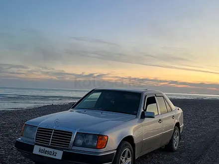 Mercedes-Benz E 230 1993 года за 1 900 000 тг. в Караганда – фото 3