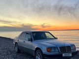 Mercedes-Benz E 230 1993 года за 1 900 000 тг. в Караганда – фото 2