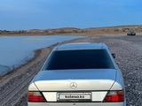 Mercedes-Benz E 230 1993 года за 1 900 000 тг. в Караганда – фото 5