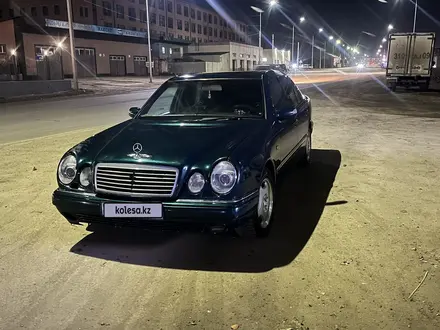 Mercedes-Benz E 320 1998 года за 3 400 000 тг. в Жезказган