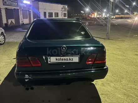 Mercedes-Benz E 320 1998 года за 3 400 000 тг. в Жезказган – фото 10