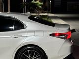 Toyota Camry 2021 года за 19 000 000 тг. в Атырау – фото 3