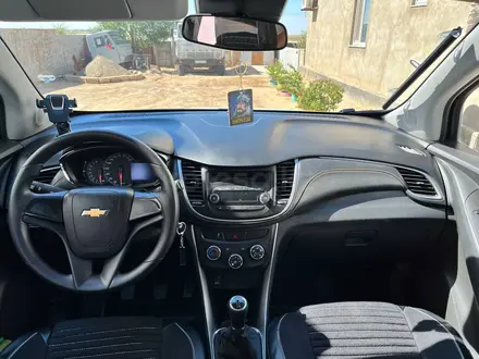 Chevrolet Tracker 2018 года за 5 500 000 тг. в Атырау – фото 8