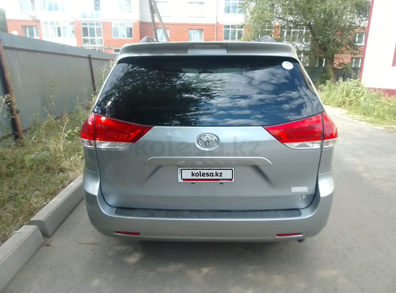 Toyota Sienna, 2013