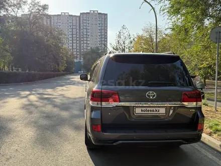 Toyota Land Cruiser 2017 года за 39 000 000 тг. в Алматы – фото 3
