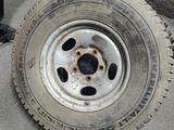 Диск и резина на Land Criuser 100 за 50 000 тг. в Алматы