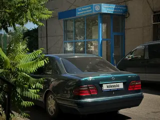 Mercedes-Benz E 320