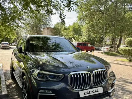 BMW X5 2019 года за 29 000 000 тг. в Алматы – фото 2