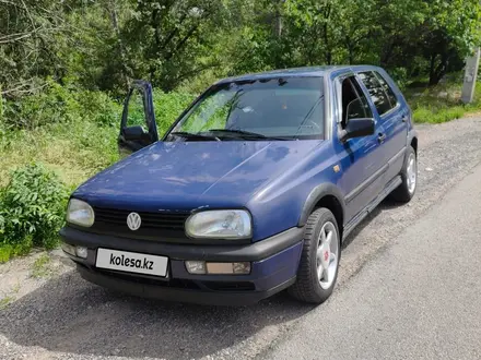 Volkswagen Golf 1995 года за 1 200 000 тг. в Алматы – фото 2