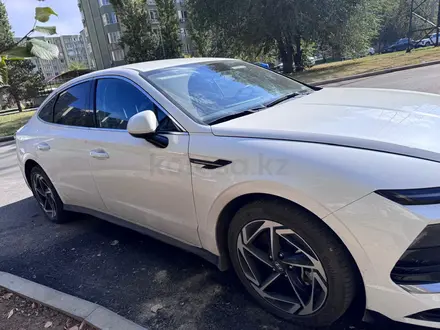 Hyundai Sonata 2024 года за 13 000 000 тг. в Алматы – фото 2