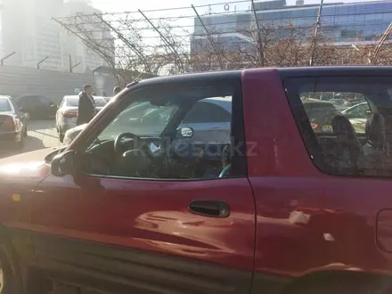 Toyota RAV4 1997 года за 2 500 000 тг. в Алматы – фото 2