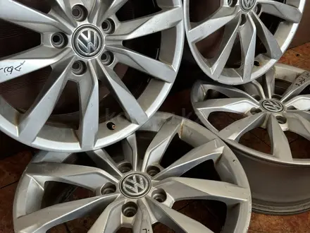 Диски титановые Volkswagen R17 5x112 ET49 7J за 180 000 тг. в Астана