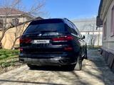 BMW X7 2022 года за 60 500 000 тг. в Алматы – фото 2