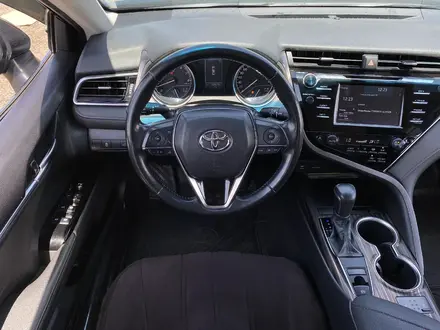 Toyota Camry 2018 года за 16 560 000 тг. в Алматы – фото 11