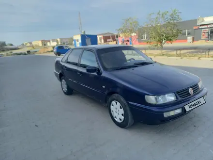 Volkswagen Passat 1995 года за 1 300 000 тг. в Актау – фото 2