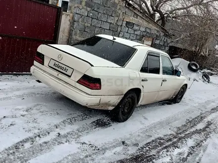 Mercedes-Benz E 220 1990 года за 1 400 000 тг. в Караганда – фото 4