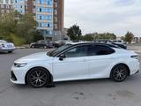 Toyota Camry 2021 года за 12 600 000 тг. в Караганда – фото 3