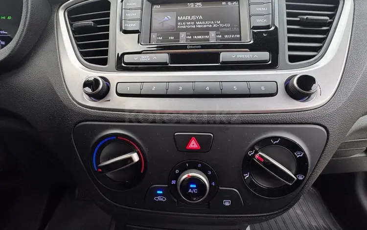 Штатная магнитола с рамкой Hyundai Accent 2023г за 20 000 тг. в Алматы