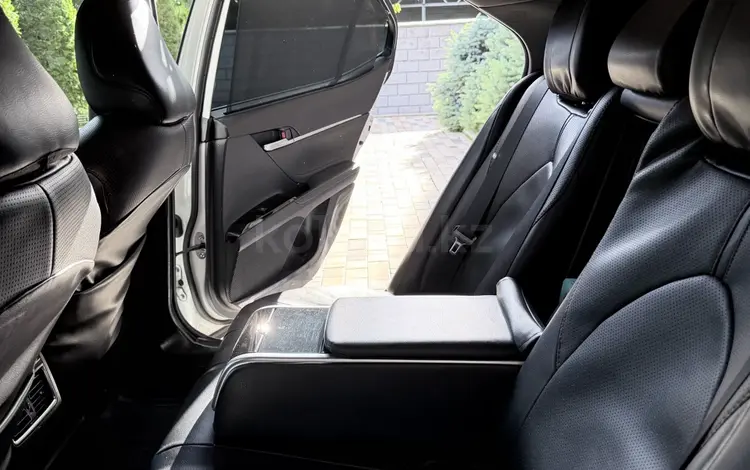 Toyota Camry 2019 года за 15 500 000 тг. в Алматы