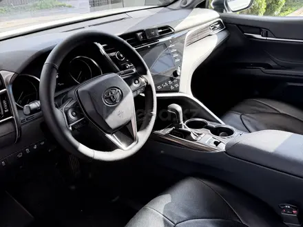 Toyota Camry 2019 года за 15 500 000 тг. в Алматы – фото 5